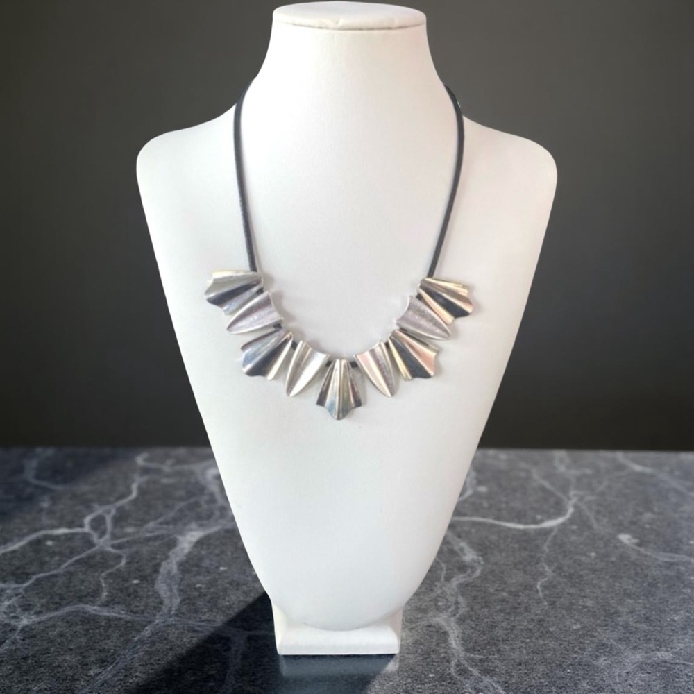 Wavy Geometric Chunky Metal Fringe Necklace